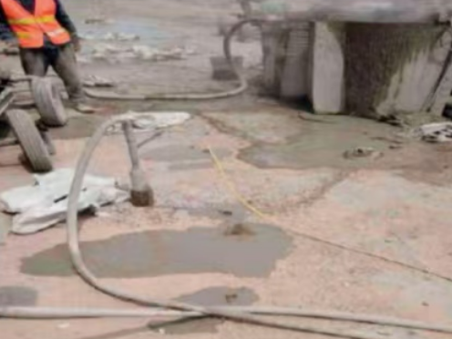 鄄城水泥混凝土路面板底注浆技术 路面脱空注浆整治方案