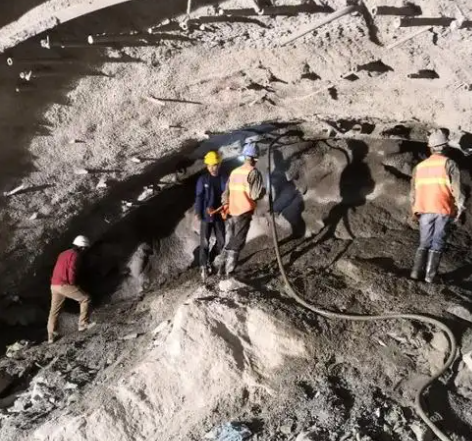 鄄城拱顶带模注浆料的施工流程及注意事项